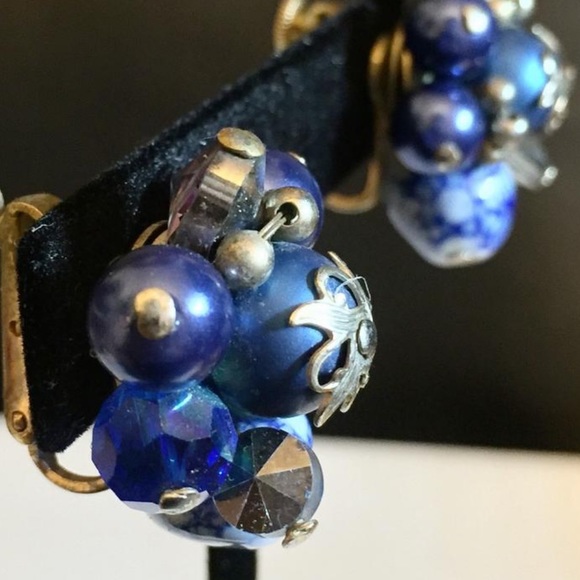 Vendome vintage bead cluster clip earrings - Picture 2 of 5